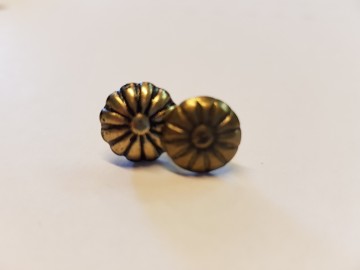 Links doorgeschuurd / rechts dofgoud