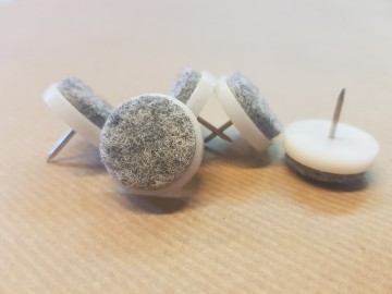 Glijnagels vilt kleur wit  24 mm