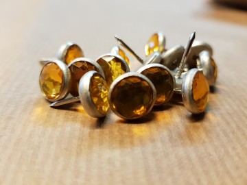 Diamant look siernagel geel