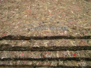 Blauwe watten verlijmd, 600 grams /  per vel 80 x120 x1 cm.